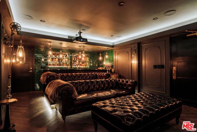 18875 Pasadero Drive, Tarzana (los Angeles), CA 91356