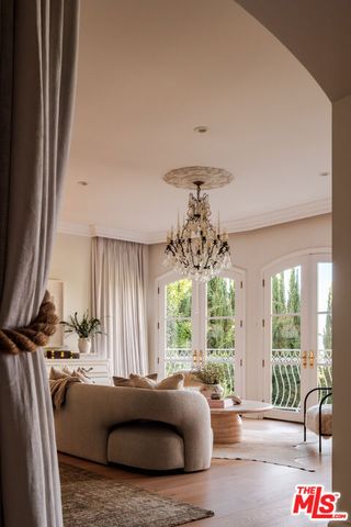 18875 Pasadero Drive, Tarzana (los Angeles), CA 91356