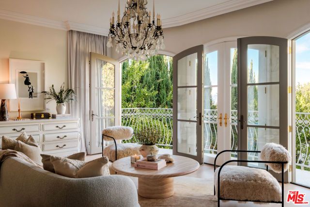 18875 Pasadero Drive, Tarzana (los Angeles), CA 91356