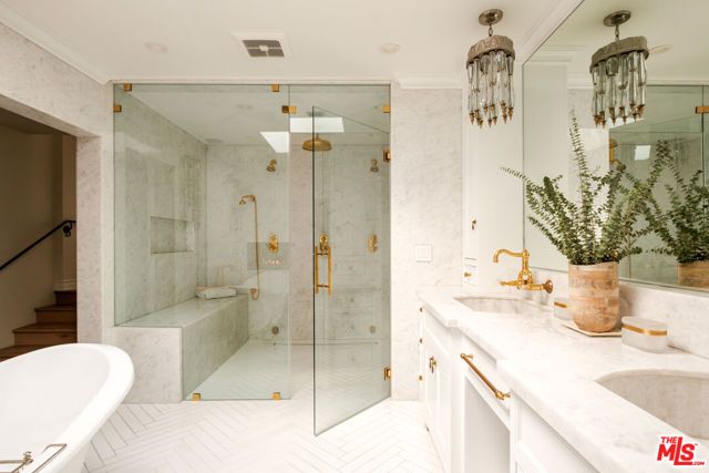 18875 Pasadero Drive, Tarzana (los Angeles), CA 91356