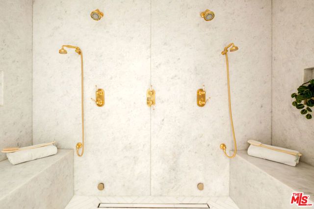 18875 Pasadero Drive, Tarzana (los Angeles), CA 91356