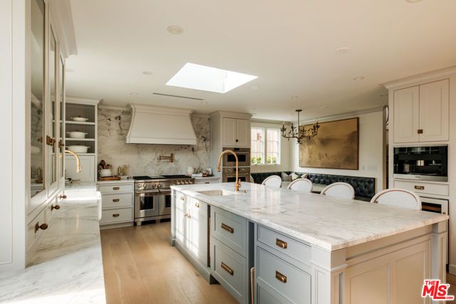 18875 Pasadero Drive, Tarzana (los Angeles), CA 91356