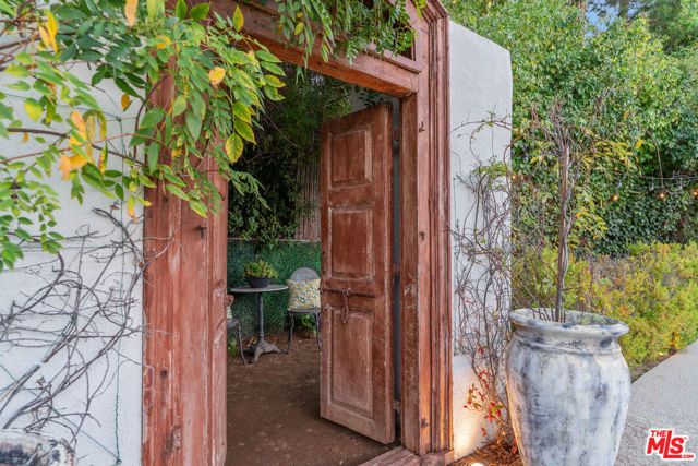 18875 Pasadero Drive, Tarzana (los Angeles), CA 91356