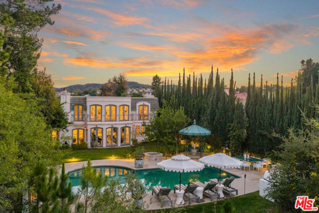 18875 Pasadero Drive, Tarzana (los Angeles), CA 91356