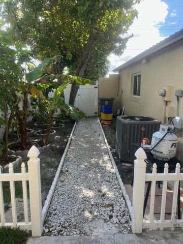 6383 Saxon Boulevard Rear, West Palm Beach, FL 33417