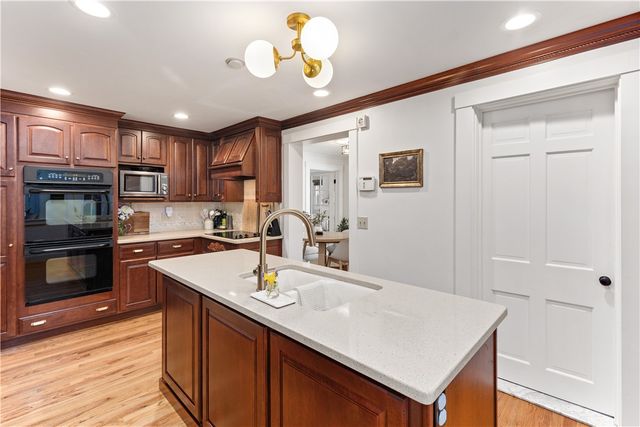 225 Greenwood Avenue, Warwick, RI 02886