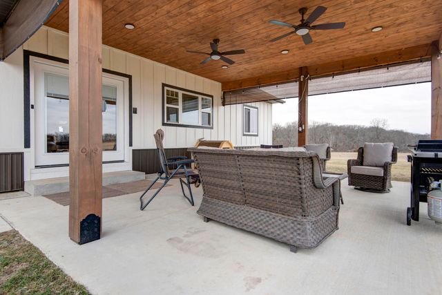 1861 Preston Hollow Road, Seymour, MO 65746