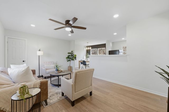 908 N Ridgewood Dr, Wichita, KS 67208