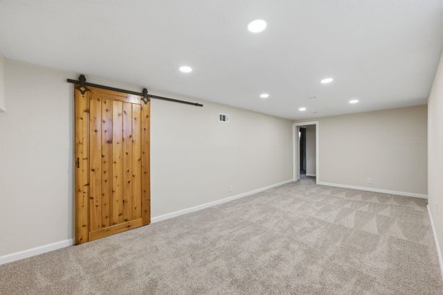 908 N Ridgewood Dr, Wichita, KS 67208