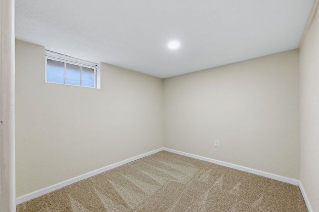 908 N Ridgewood Dr, Wichita, KS 67208