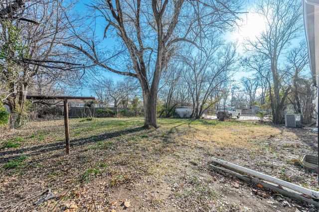 908 N Ridgewood Dr, Wichita, KS 67208