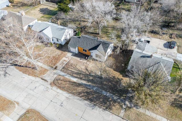 908 N Ridgewood Dr, Wichita, KS 67208