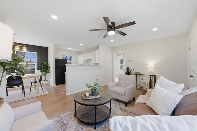 908 N Ridgewood Dr, Wichita, KS 67208