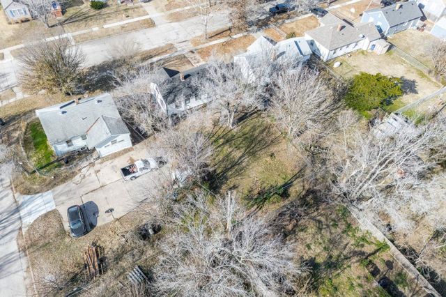 908 N Ridgewood Dr, Wichita, KS 67208