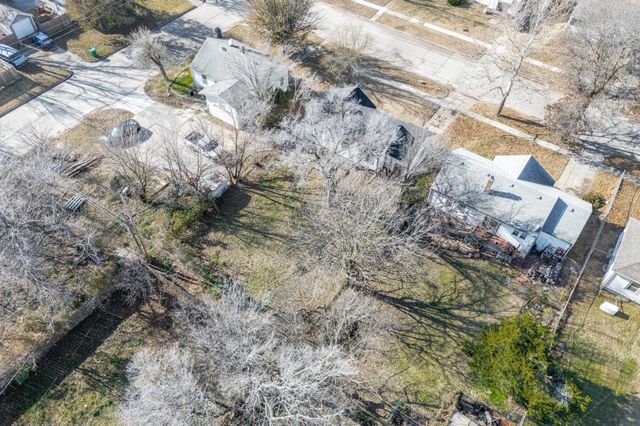 908 N Ridgewood Dr, Wichita, KS 67208