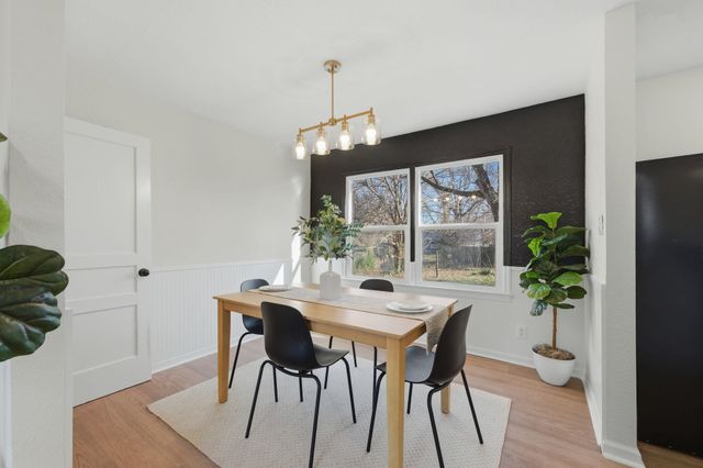 908 N Ridgewood Dr, Wichita, KS 67208