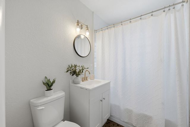 908 N Ridgewood Dr, Wichita, KS 67208