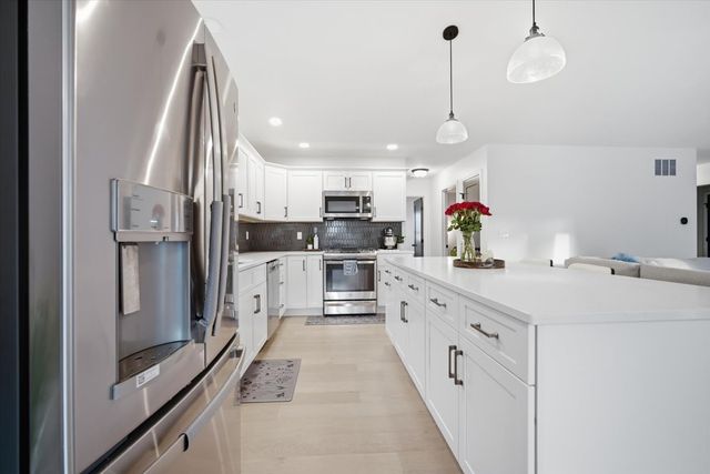 2513 Pampas Lane, Bloomington, IL 61705