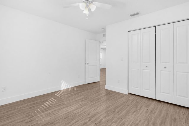 696 Oakland Ave, St Augustine, FL 32084