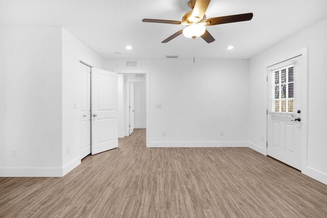 696 Oakland Ave, St Augustine, FL 32084