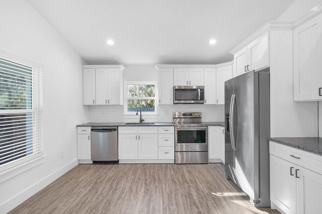 696 Oakland Ave, St Augustine, FL 32084