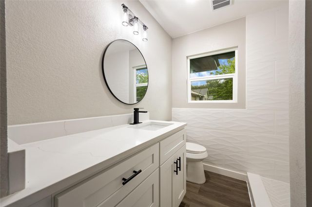 320 Burnett Drive, Baytown, TX 77520