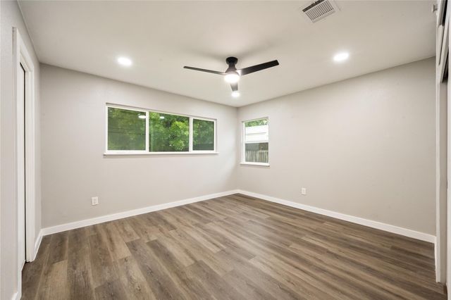 320 Burnett Drive, Baytown, TX 77520