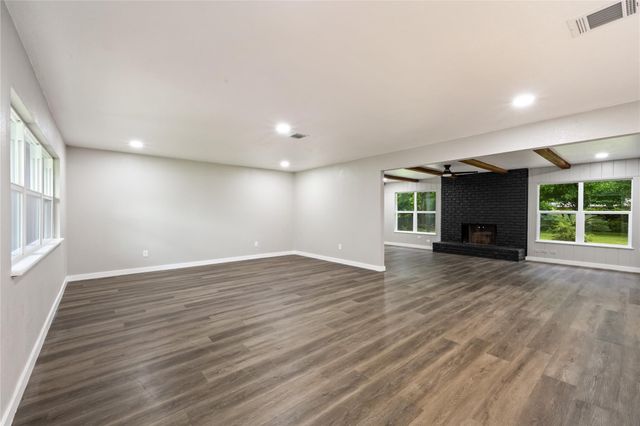 320 Burnett Drive, Baytown, TX 77520