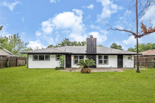320 Burnett Drive, Baytown, TX 77520