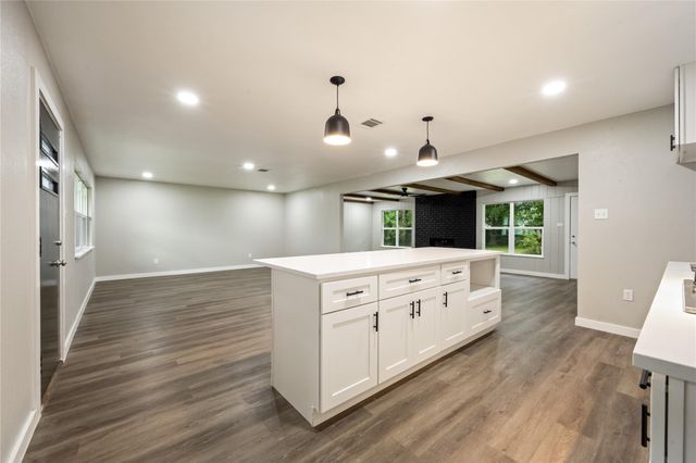 320 Burnett Drive, Baytown, TX 77520