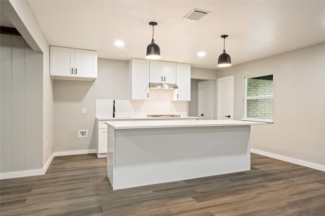 320 Burnett Drive, Baytown, TX 77520