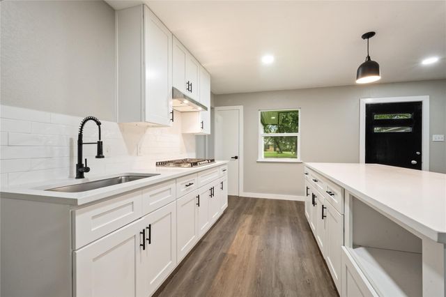 320 Burnett Drive, Baytown, TX 77520