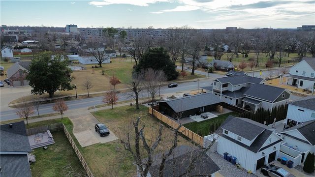 707 E Central Avenue, Bentonville, AR 72712