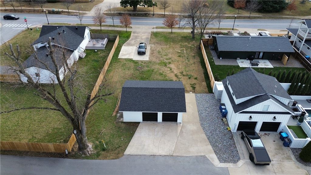 707 E Central Avenue, Bentonville, AR 72712