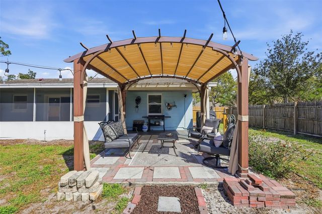 135 CARACAS ROAD, Debary, FL 32713