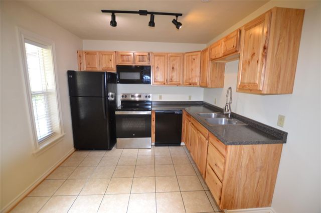 253 Old Groveton Road S, Onalaska, TX 77360