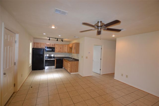 253 Old Groveton Road S, Onalaska, TX 77360