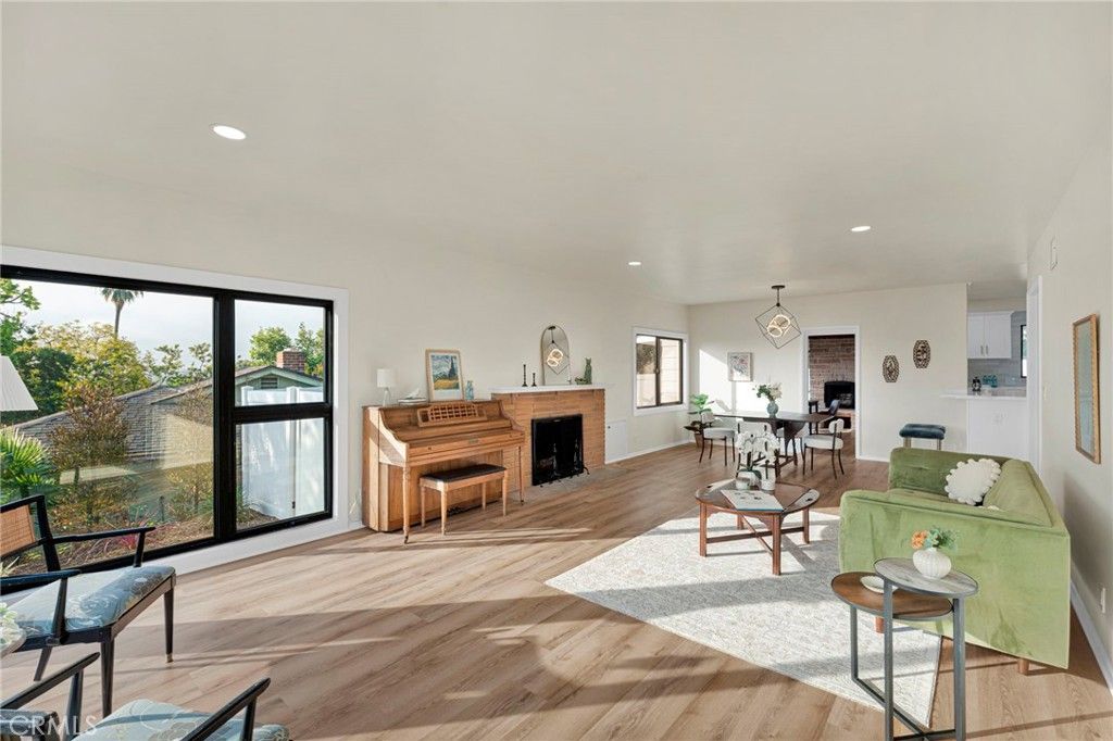 Image 10 of property listing at 195 Anita Drive, Pasadena, CA 91105