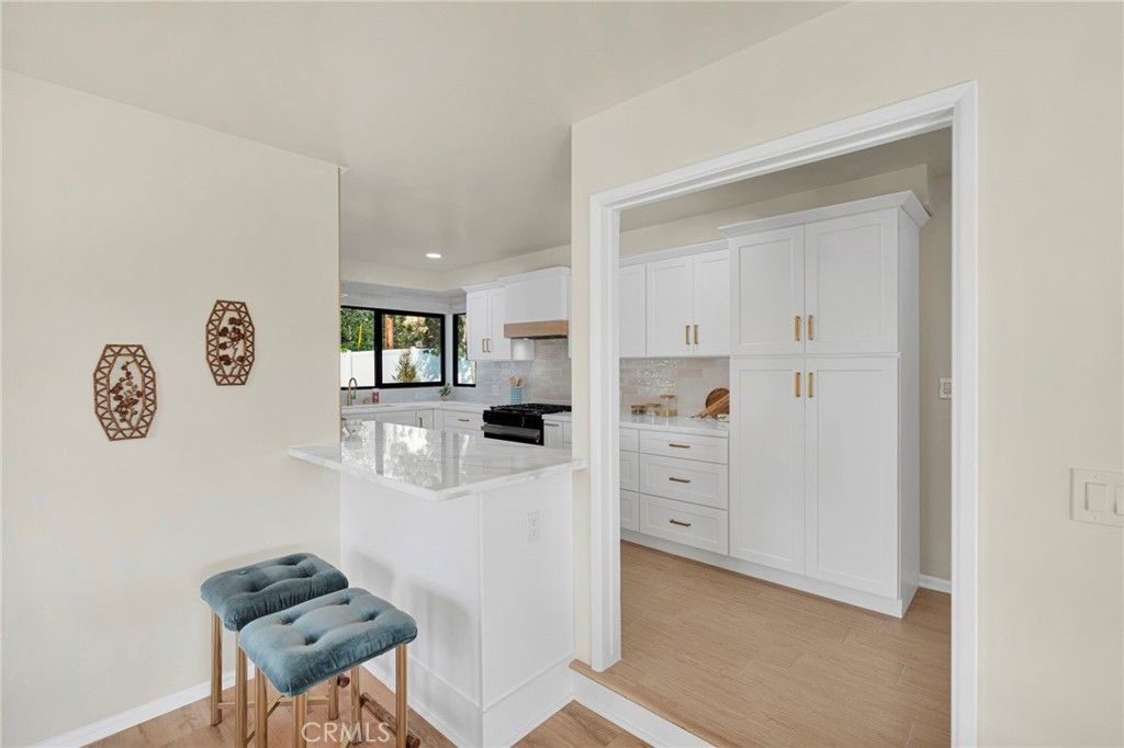 Image 16 of property listing at 195 Anita Drive, Pasadena, CA 91105