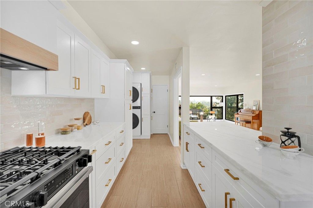 Image 20 of property listing at 195 Anita Drive, Pasadena, CA 91105