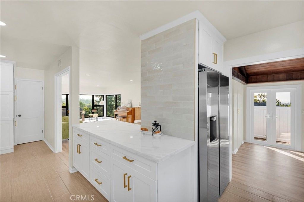 Image 21 of property listing at 195 Anita Drive, Pasadena, CA 91105