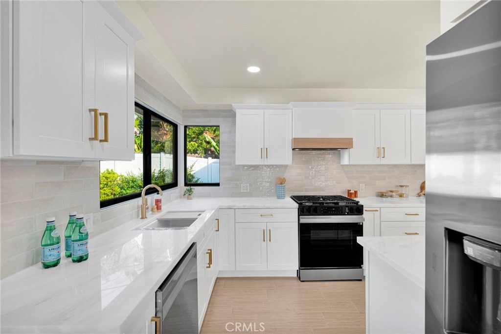 Image 22 of property listing at 195 Anita Drive, Pasadena, CA 91105