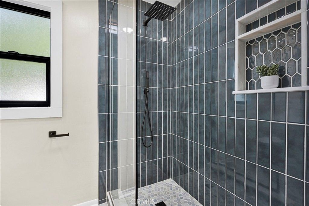 Image 28 of property listing at 195 Anita Drive, Pasadena, CA 91105