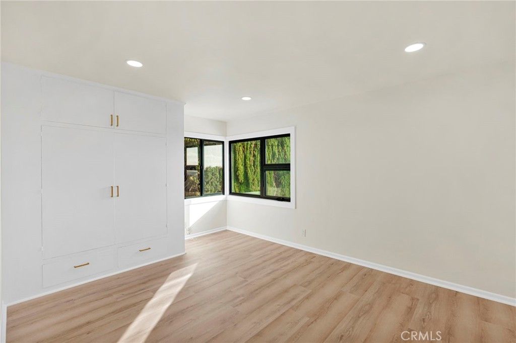 Image 31 of property listing at 195 Anita Drive, Pasadena, CA 91105