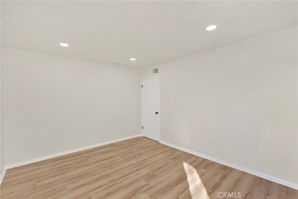 Image 32 of property listing at 195 Anita Drive, Pasadena, CA 91105