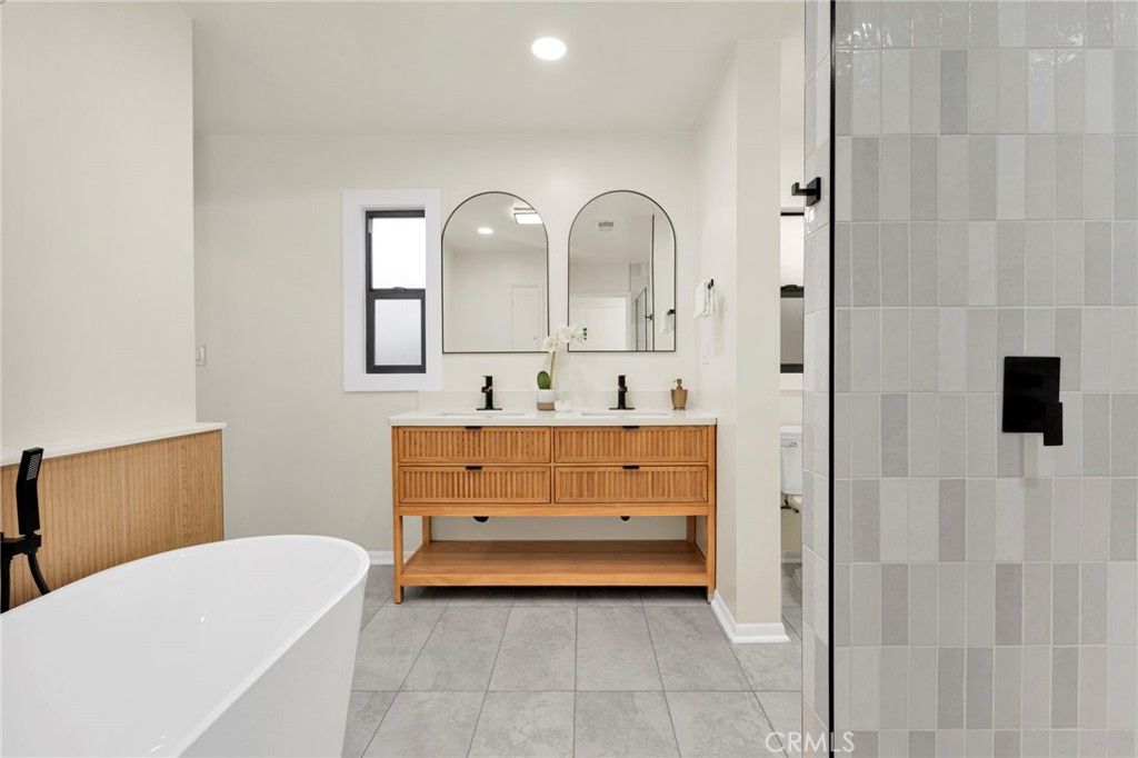 Image 33 of property listing at 195 Anita Drive, Pasadena, CA 91105