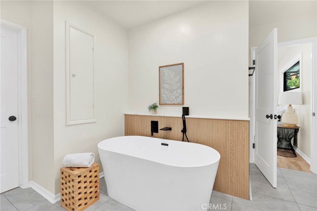 Image 34 of property listing at 195 Anita Drive, Pasadena, CA 91105