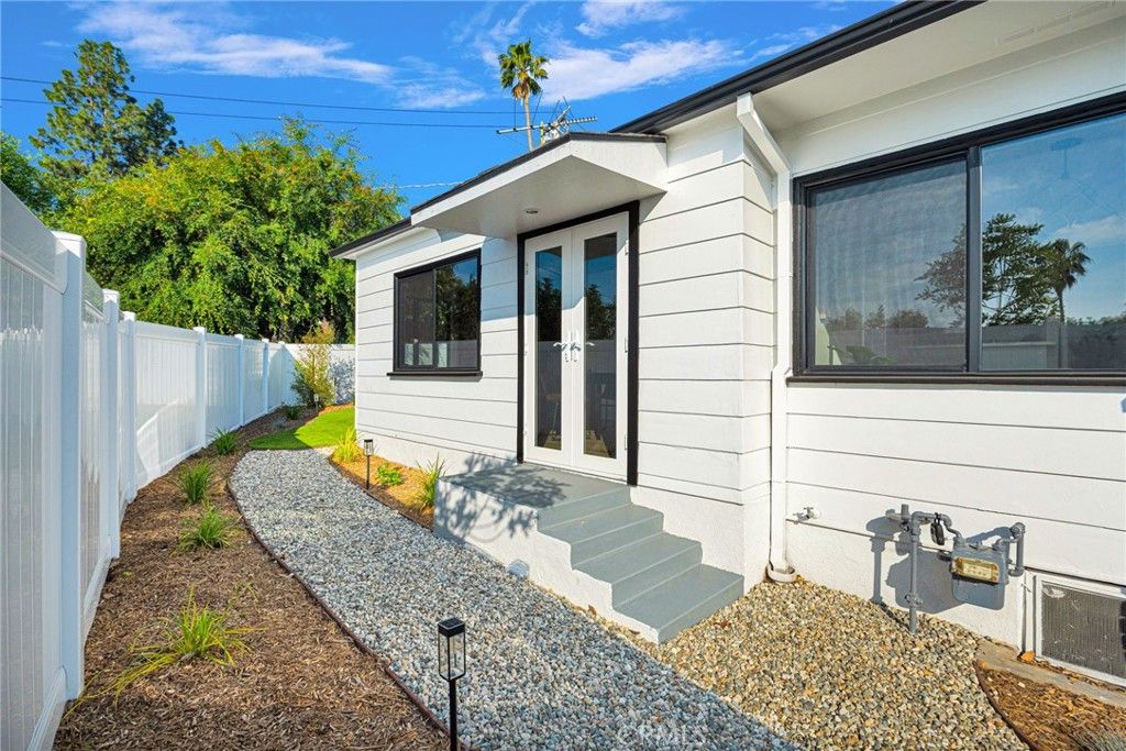 Image 42 of property listing at 195 Anita Drive, Pasadena, CA 91105