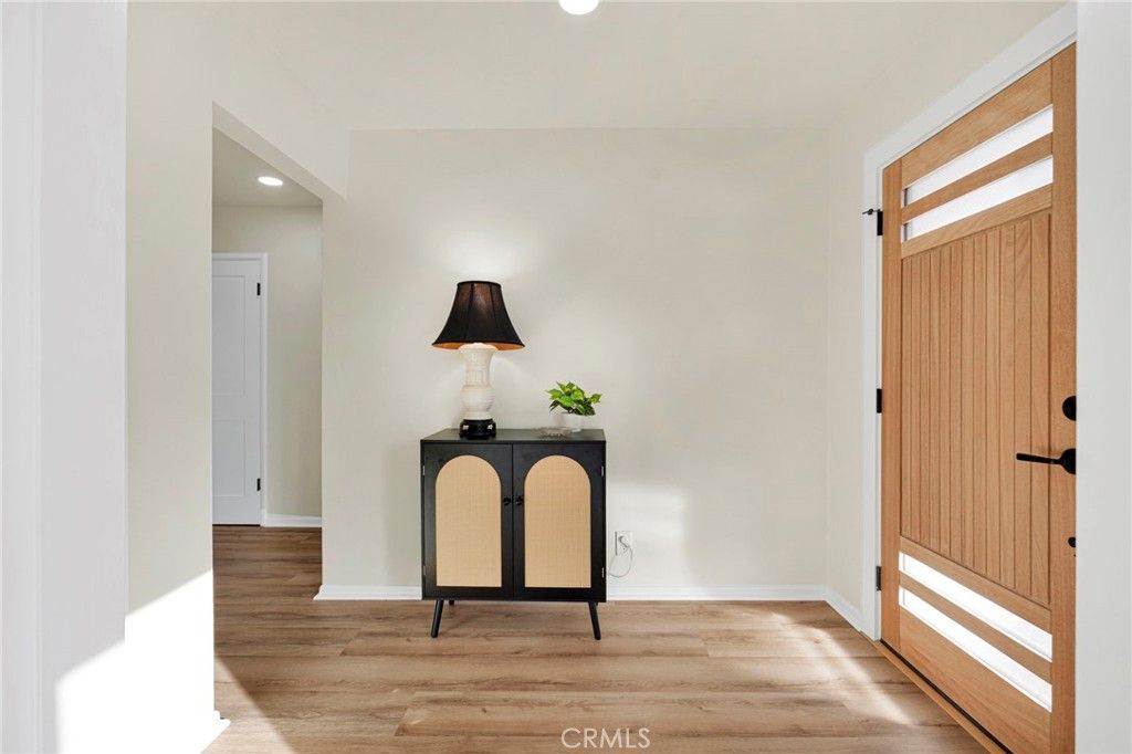 Image 9 of property listing at 195 Anita Drive, Pasadena, CA 91105