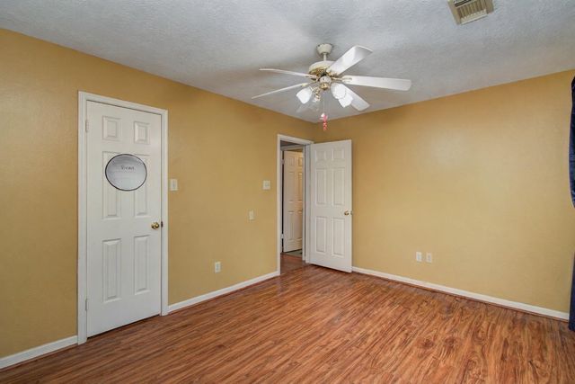 16218 Ruffian Drive, Friendswood, TX 77546